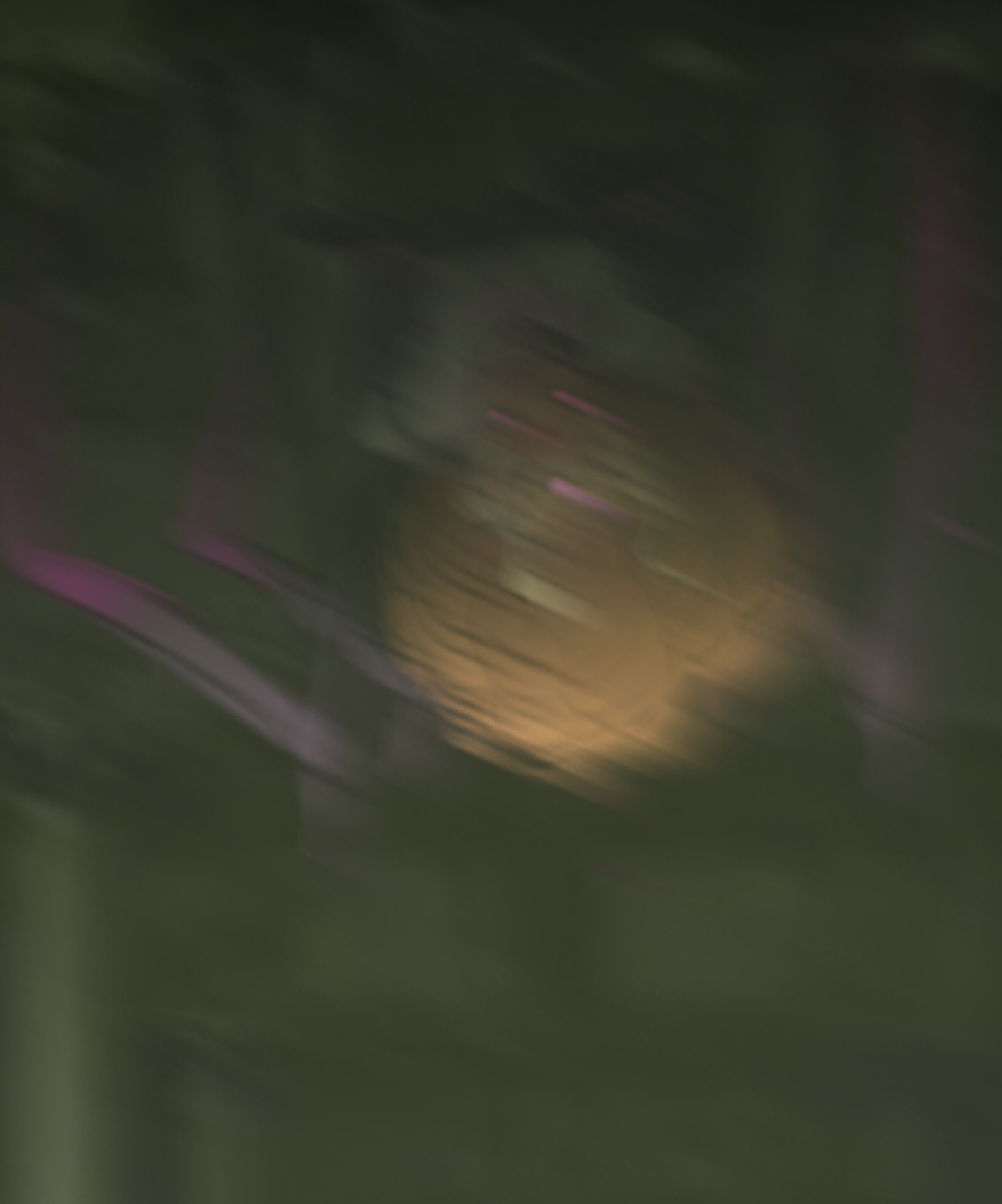 Comparación de la chica y la criatura